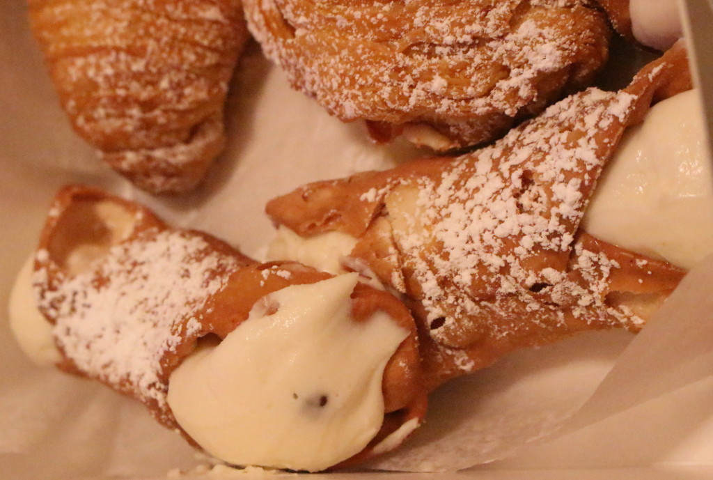 cannoli Carlo's Bakery Dallas