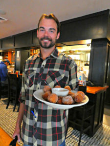 under-the-sun-eatery-boulder-brunch-zeppole