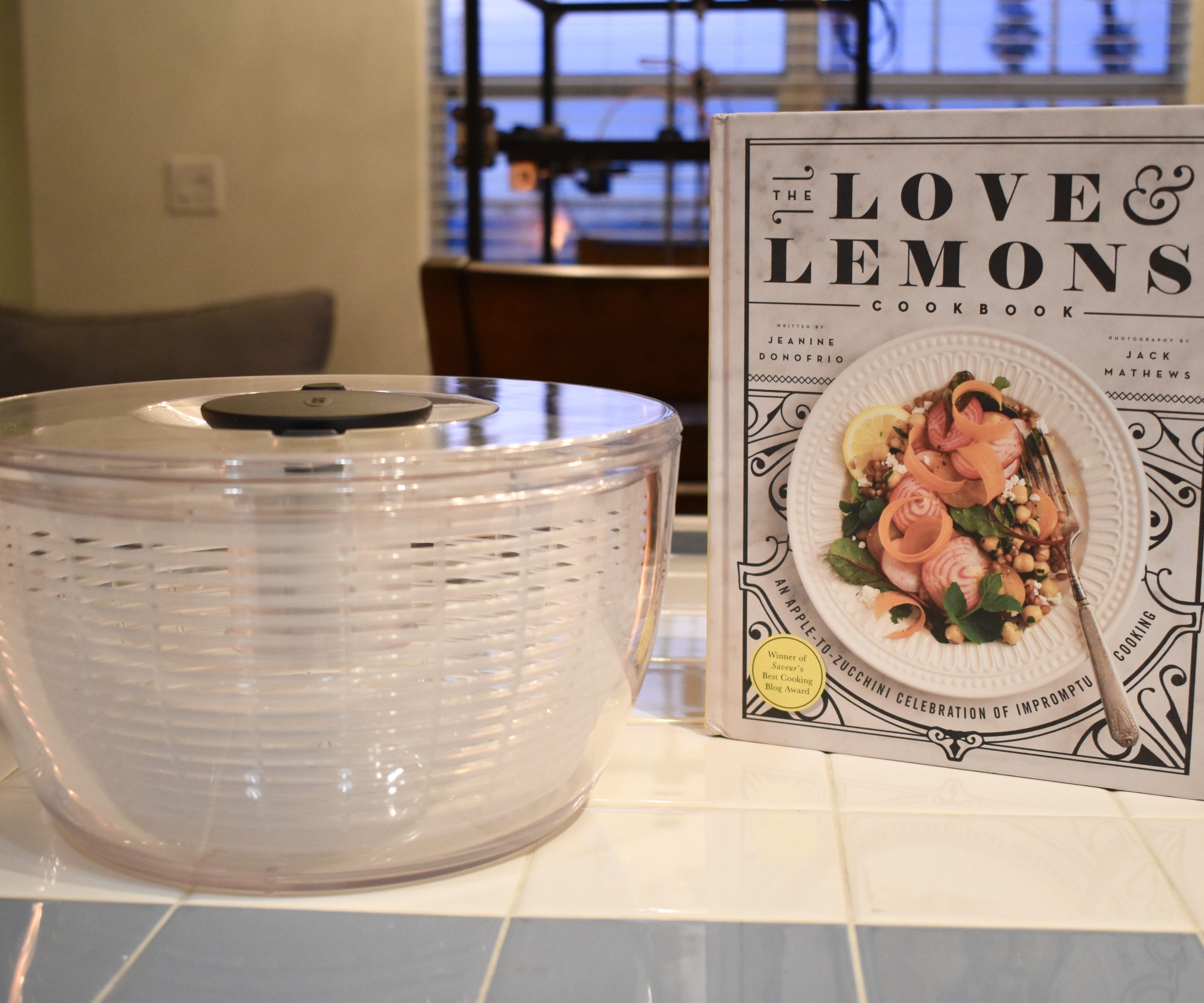 Cookbook, salad spinner